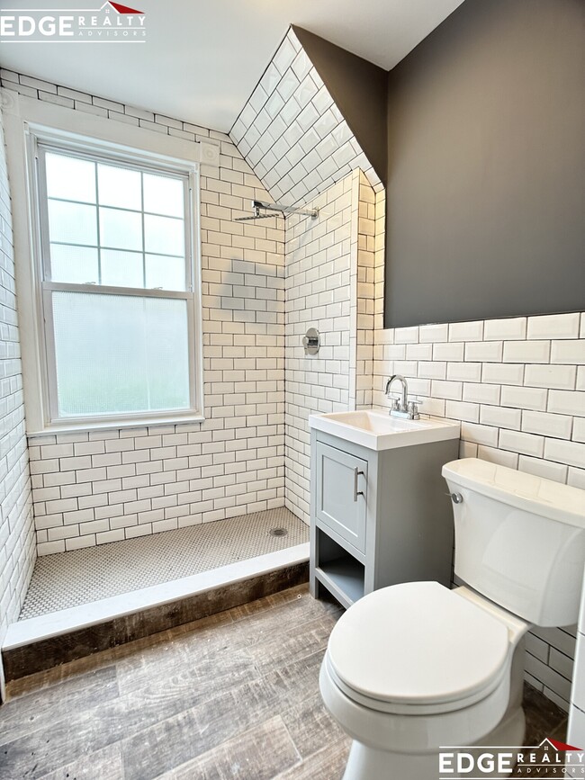 Building Photo - 16 Leicester St