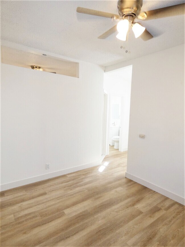 Building Photo - 227 Lime Ave
