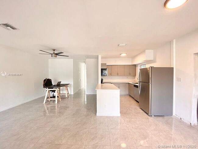 Foto del edificio - 1317 NE 116th St