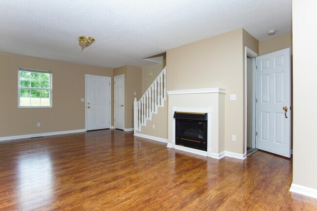 Building Photo - 2 bed and 2 bath condo with garage
