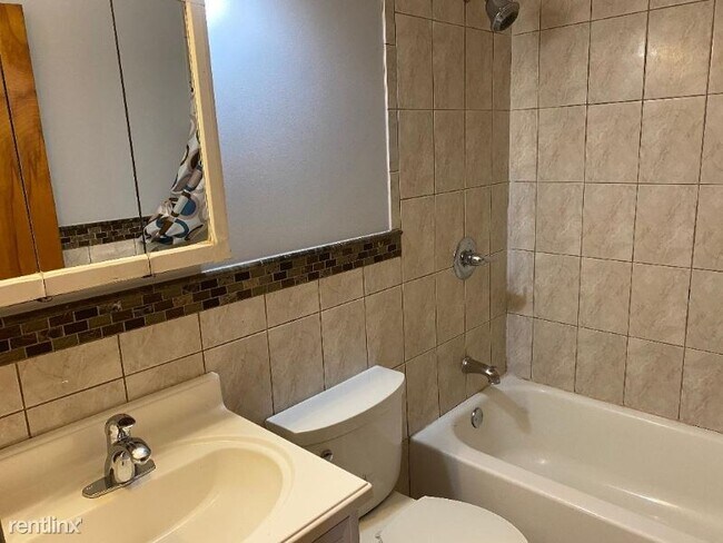 Building Photo - 4 br, 2 bath House - 573 Bridgewater Ave