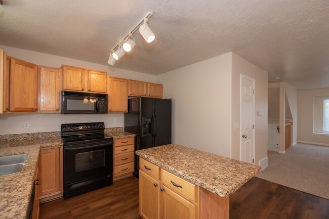 Foto del edificio - Beautiful Townhome in Great Location!