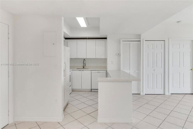 Building Photo - 3500 Coral Wy