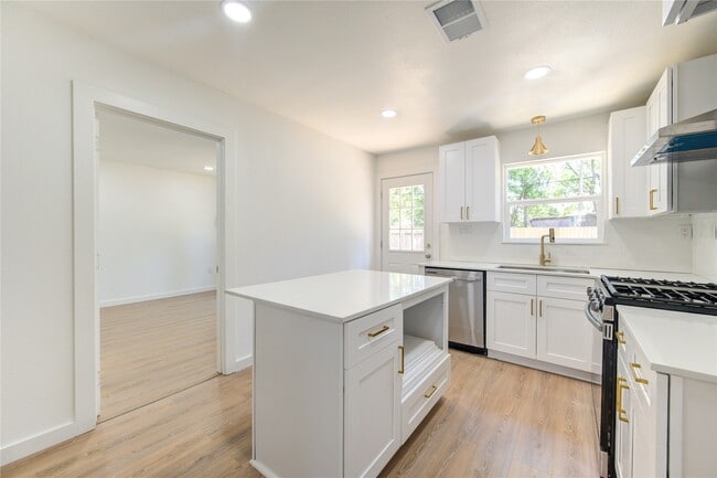 Foto del edificio - 6725 Madrid St