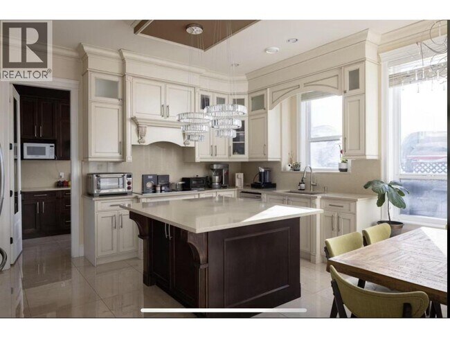 Photo du bâtiment - 103xx Shell Rd