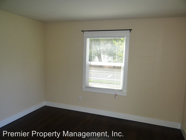 Building Photo - 2 br, 1 bath House - 3612 E. Evergreen Blvd