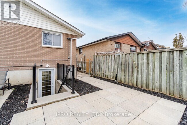 Building Photo - 3583 Ellengale Dr