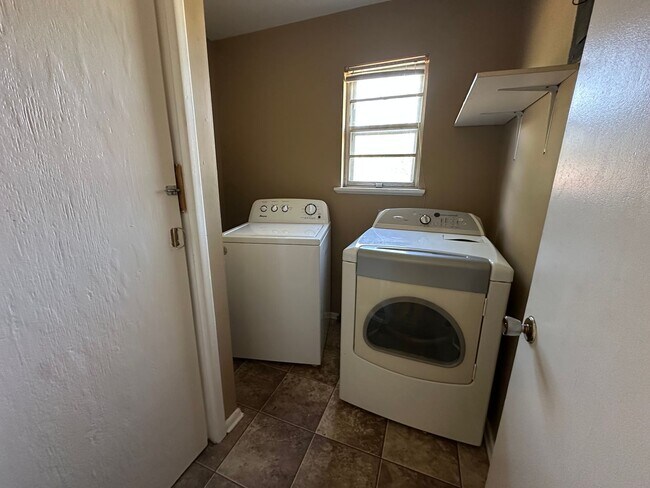 Foto del edificio - Welcome to this conveniently located 3-bedroom, 1-bathroom home in the heart of Russellville, AR.