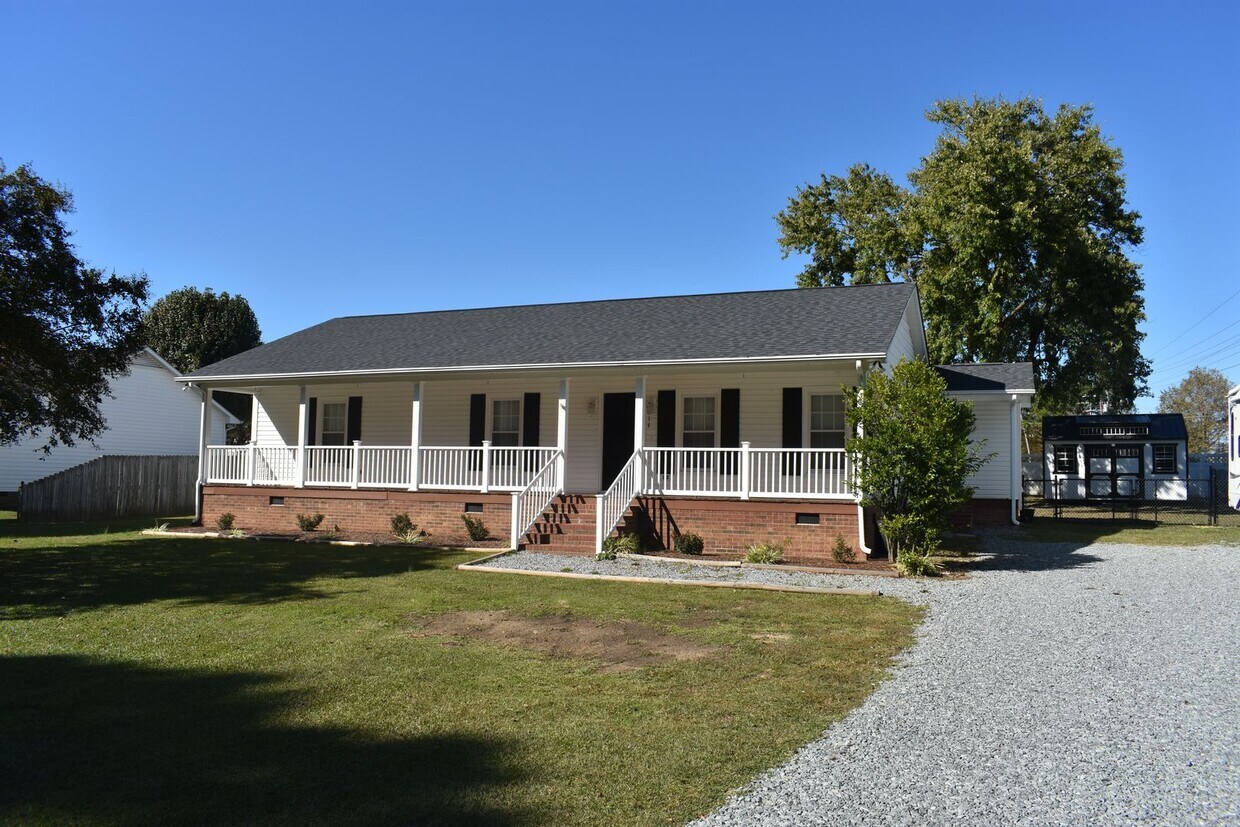 Lovely 3 bed/2 bath in the heart of Erwin House Rental in Erwin, NC