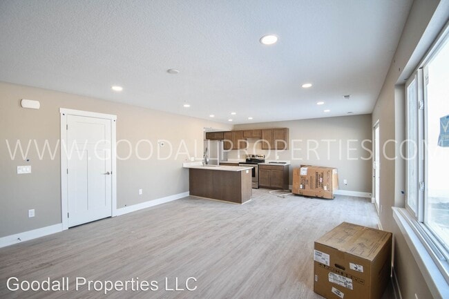 Building Photo - 3 br, 2.5 bath House - 2001 Adler Ct