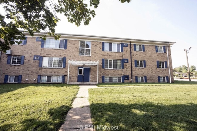 Building Photo - 6220 E 11th St
