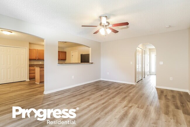 Building Photo - 5633 English Oak Dr S
