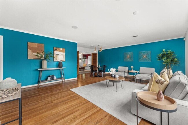 Foto del edificio - 4330 Parkwood Rd
