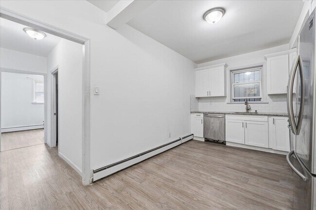 Foto del edificio - 78 Logan Ave