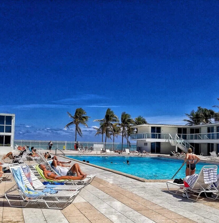 Foto principal - 5445 Collins Ave
