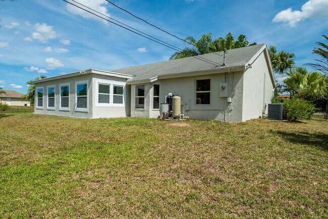 Building Photo - 8231 Coconut Blvd