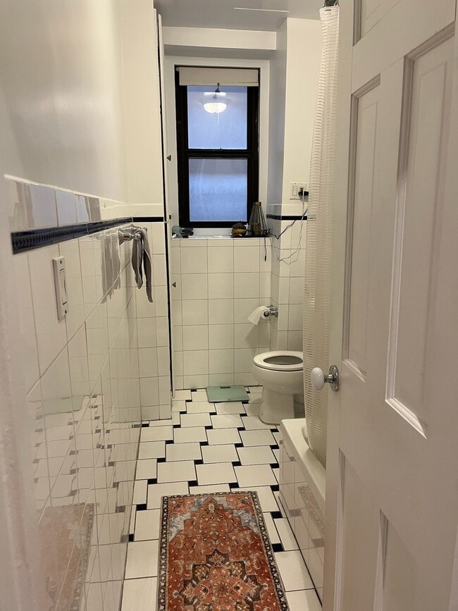 Foto del edificio - 102 W 75th St