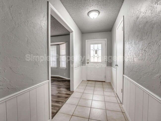 Building Photo - 101 E Platt Dr