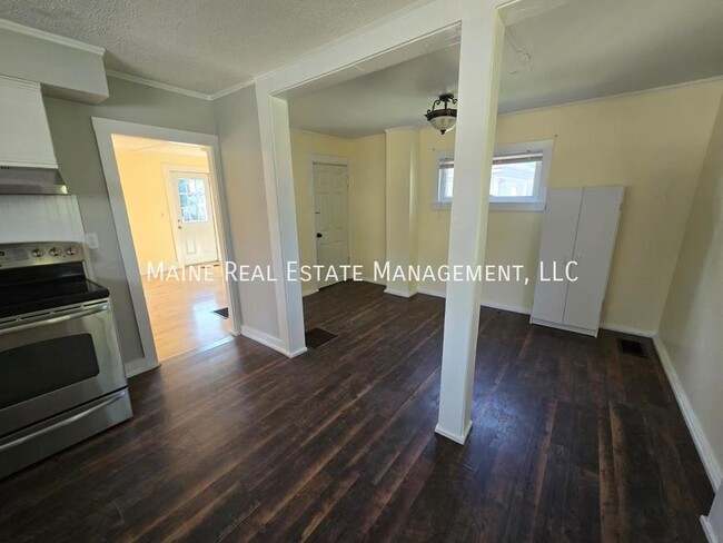 Foto del edificio - 74 Stillwater Ave