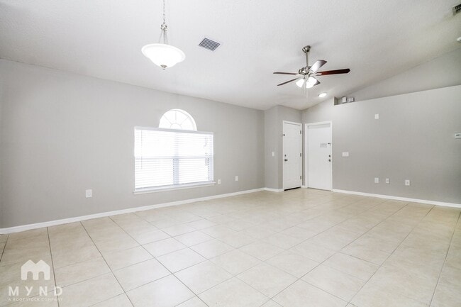 Building Photo - 30630 Double Dr