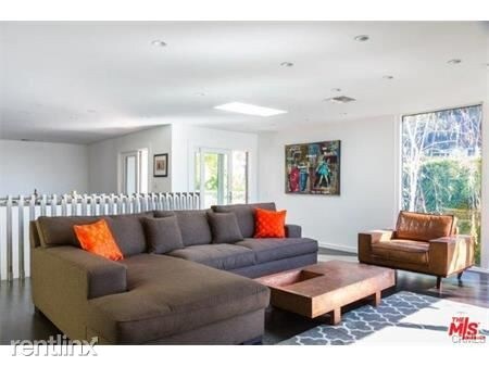 Primary Photo - 1523 N Doheny Dr