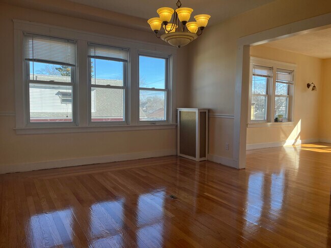Building Photo - 93 Villa Ave