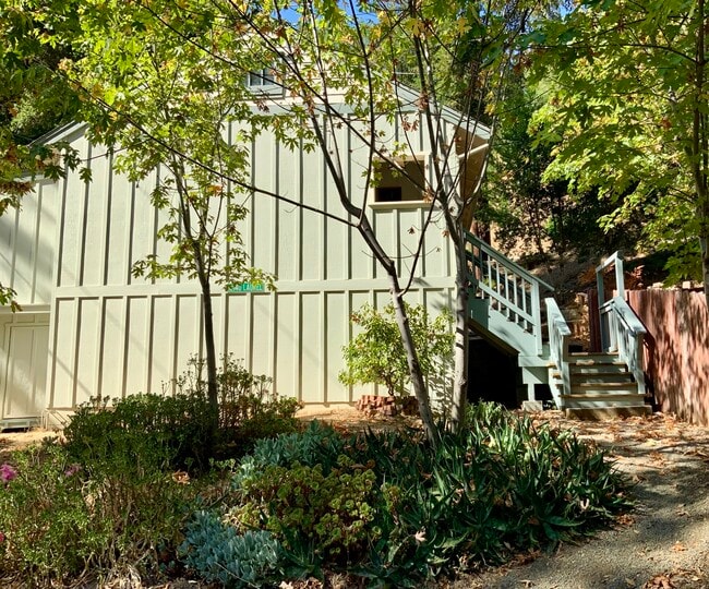 Foto del edificio - 19140 Laurel Dr