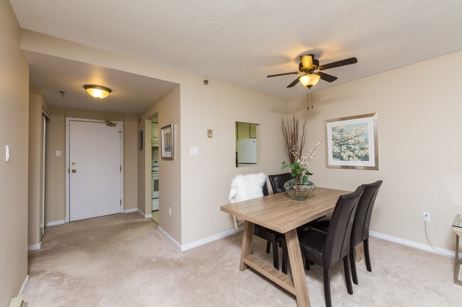 Building Photo - Bedford Bluff