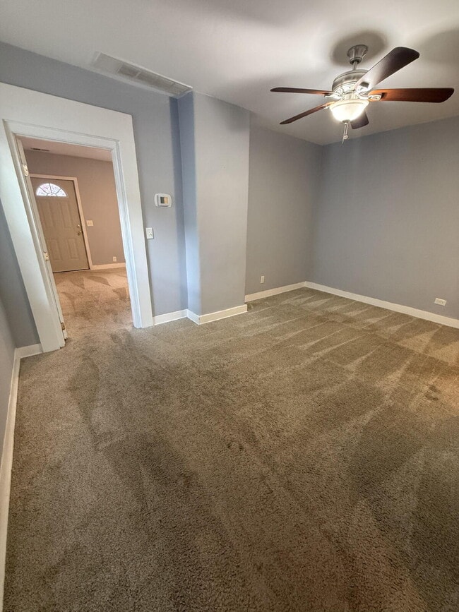 Building Photo - 2 bedroom, 1 bathroom House deep in the heart of the Highlands.