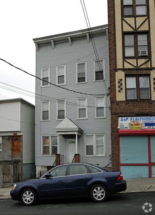 Building Photo - 244 Sip Ave