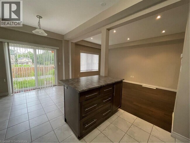 Building Photo - 210 Greenwater Pl