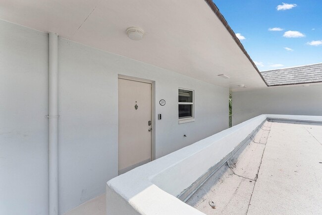 Foto del edificio - 207 Tropic Isle Dr