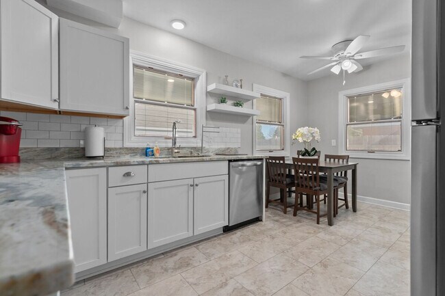 Foto del edificio - 810 E Pershing St