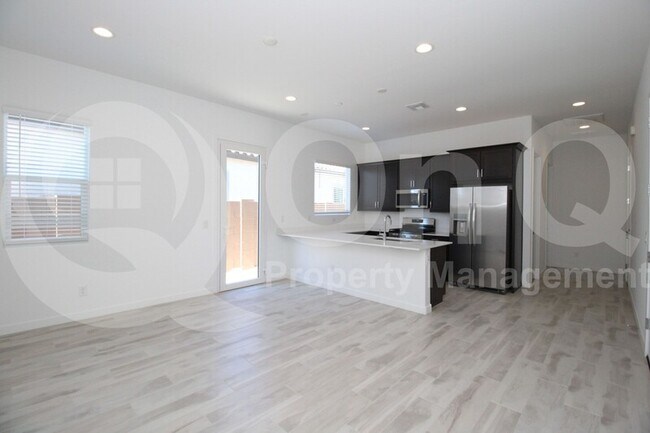 Foto del edificio - 17536 W Superior Ave