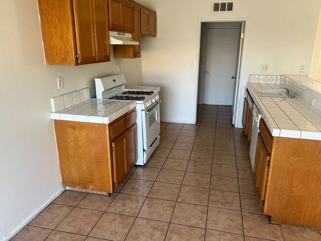 Foto del edificio - Available Now