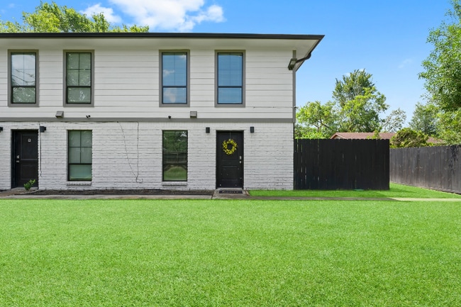 Building Photo - 9130 Vogue Ln