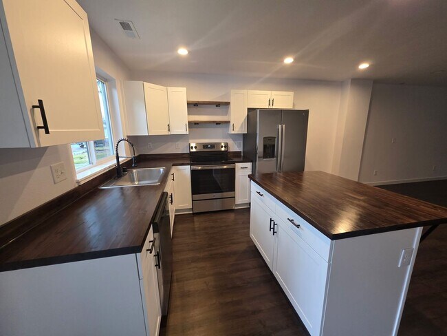 Foto del edificio - E. 38th Avenue Duplex's