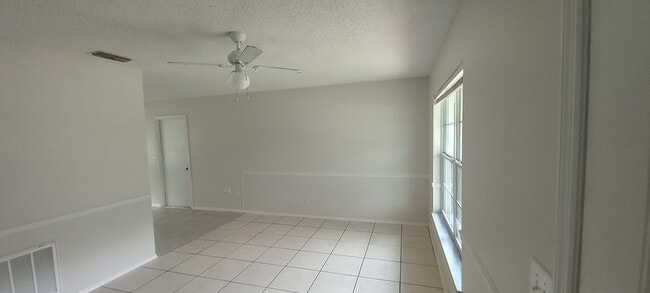 Building Photo - 541 W Fern Dr