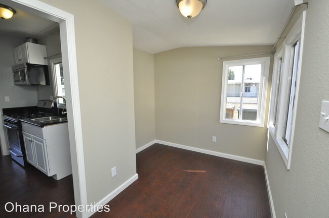 Building Photo - 413 1/2 E Amerige Ave