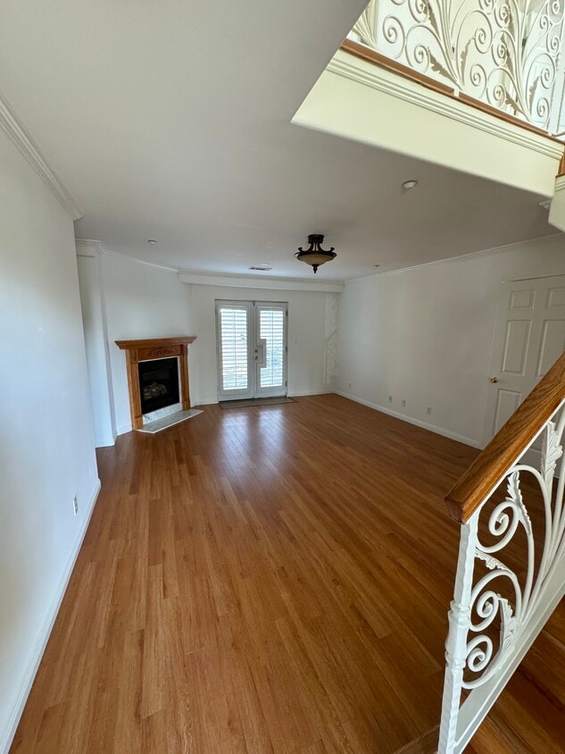 Foto principal - 923 Royal Oaks Dr