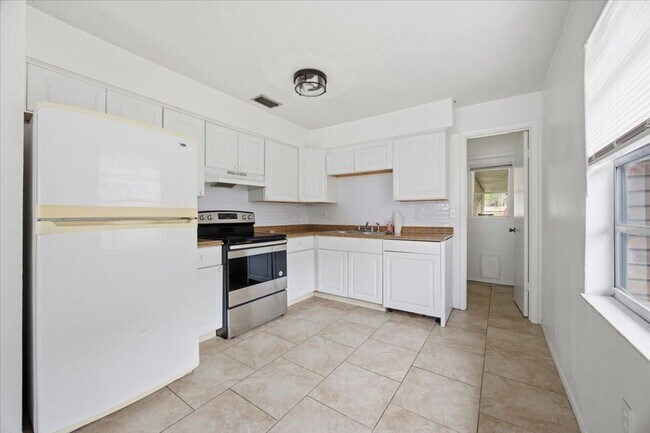 Foto del edificio - 2218 Brandy Pl