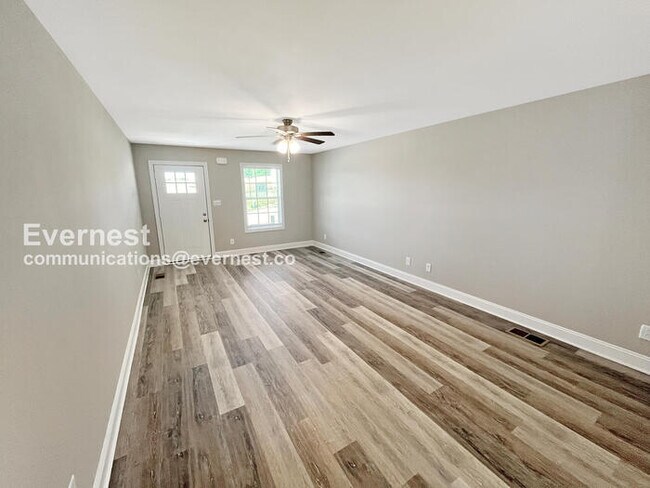 Foto del edificio - 1276 Cardinal Crk Dr