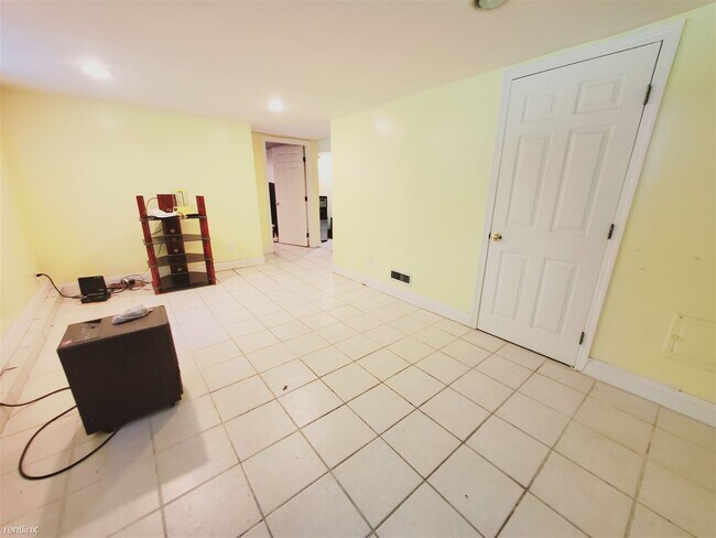 Foto del edificio - 1 br, 1 bath Condo - 82 Archer Ln Apt 1