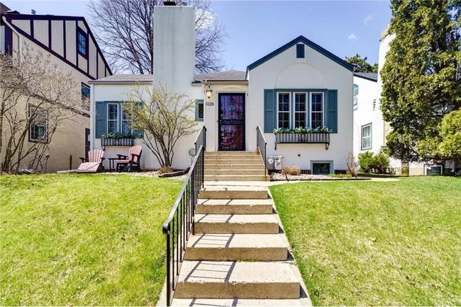 Building Photo - 5128 Sheridan Ave S