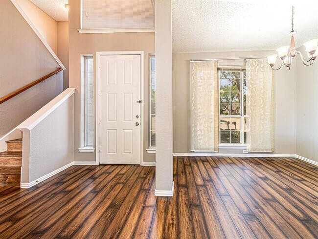 Building Photo - 2410 Valley Creek Dr