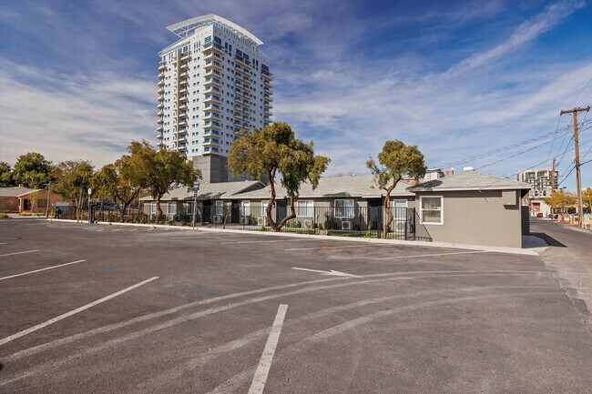 Foto del edificio - Downtown Apartments