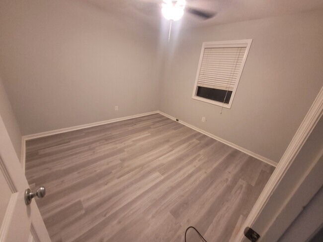 Building Photo - 4141 Spirea Dr