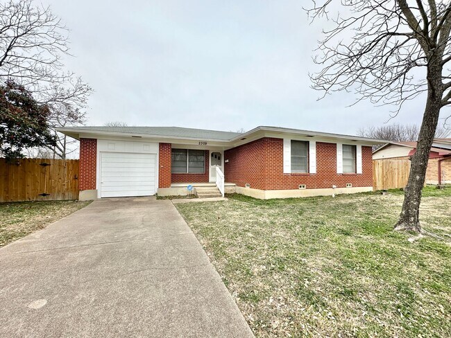 Building Photo - Viewable Now!  Small Dogs Accepted!