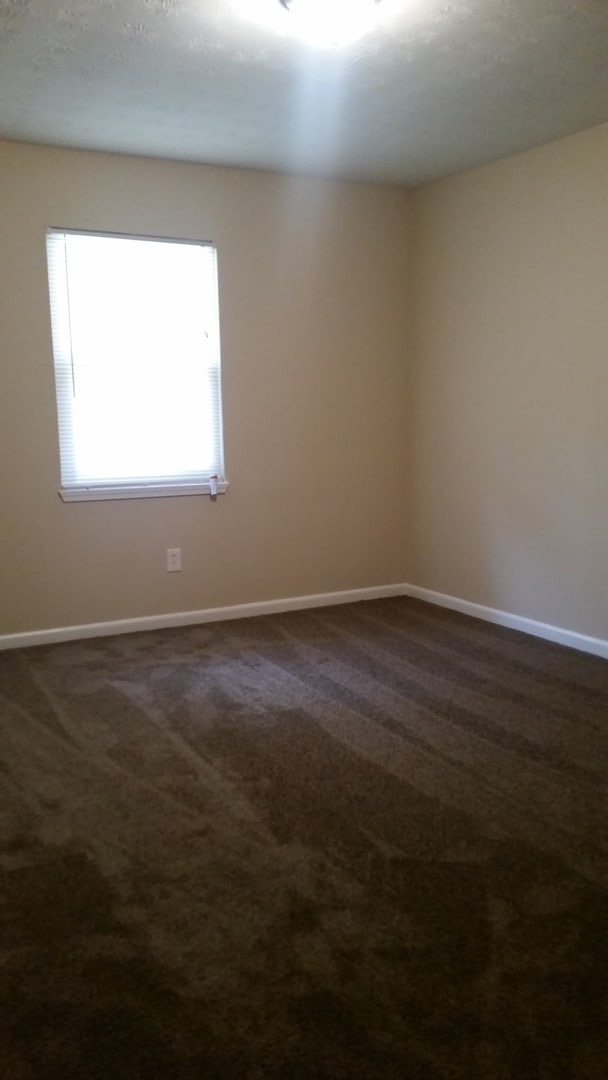 Building Photo - MOVE IN SPECIAL 1/2 OFF 1st MONTHS RENT