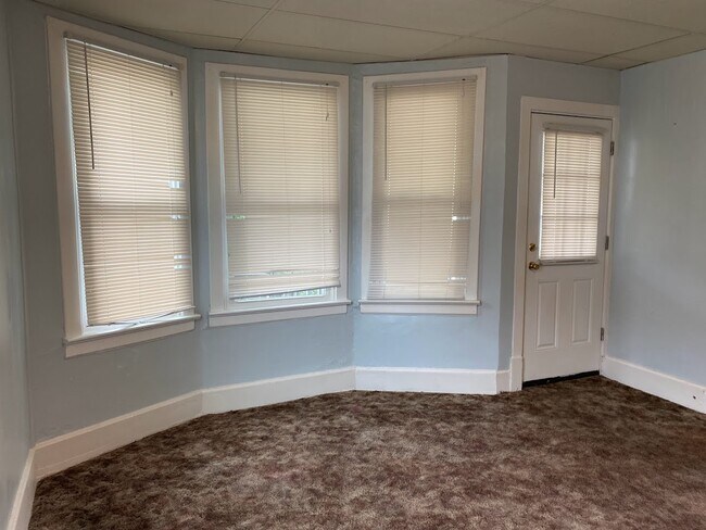 Main bedroom - 214 N Harrisburg St